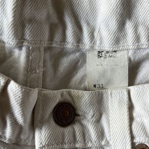 White Levi distressed vintage shorts - Picture 2 of 3